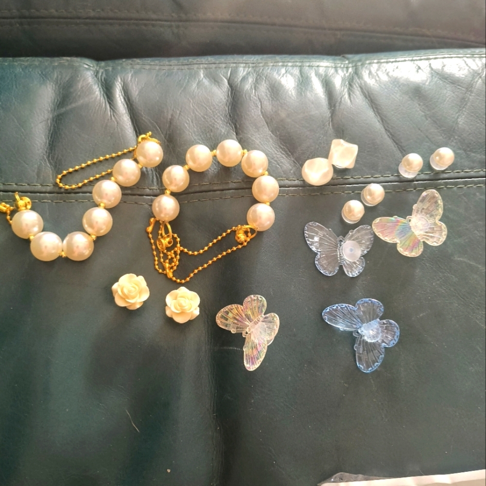Shoes decor wedding ,formal, butterfly, pearl new in bag 14 PC snap on